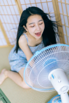 谢俞被塞东西